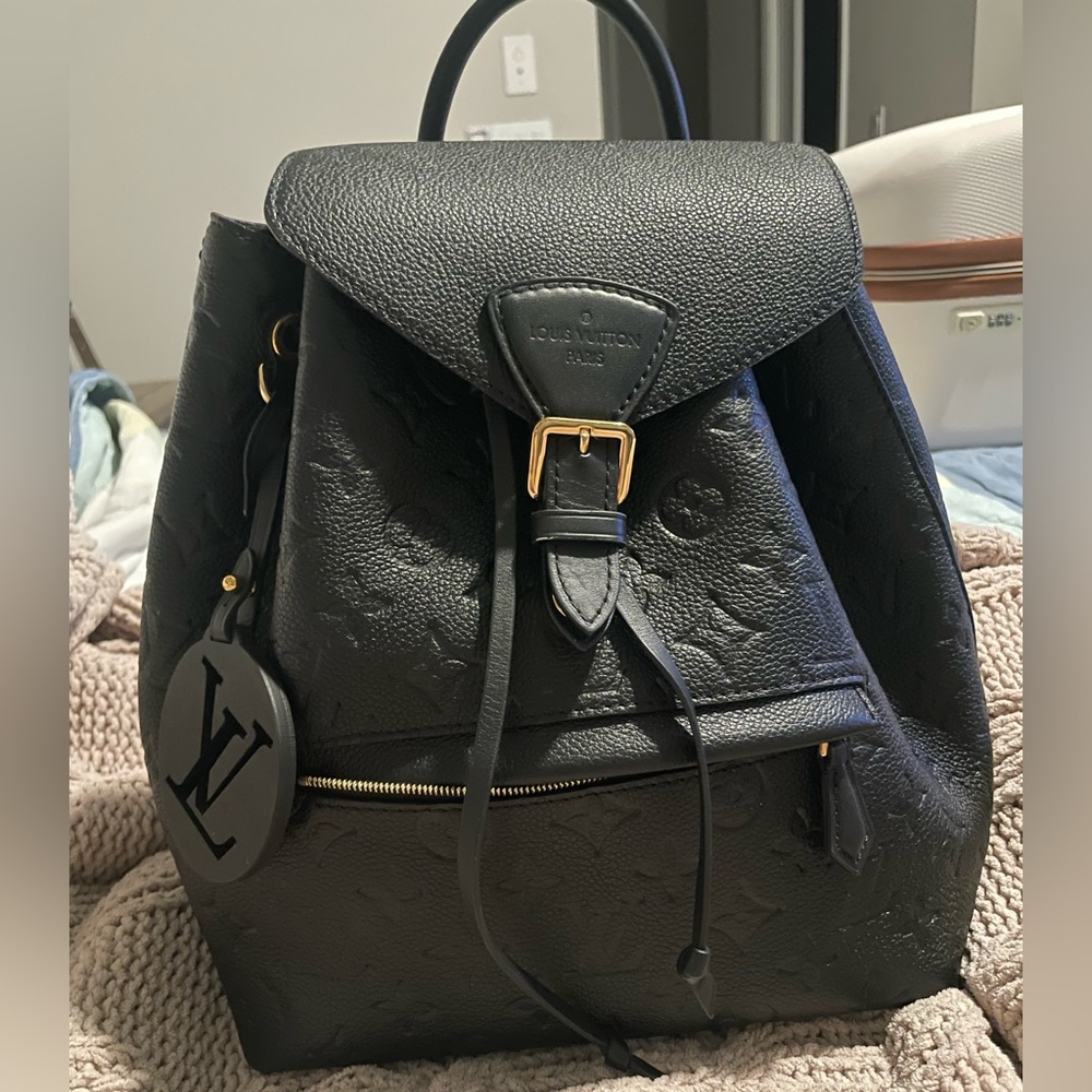 LOUIS VUITTON
Empreinte Montsouris PM Black
